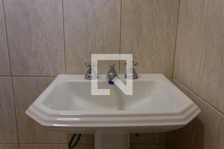 Casa à venda com 355m², 5 quartos e 6 vagasBanheiro