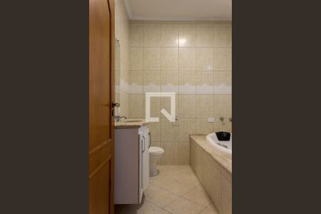 Casa à venda com 355m², 5 quartos e 6 vagasBanheiro da Suíte 1