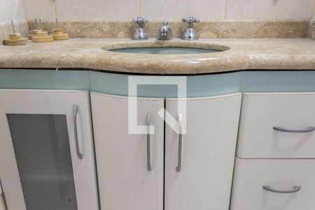 Casa à venda com 355m², 5 quartos e 6 vagasBanheiro da Suíte 2