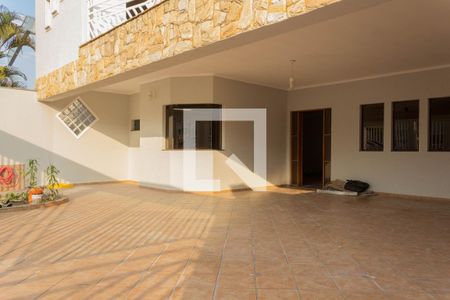Casa à venda com 355m², 5 quartos e 6 vagasEntrada