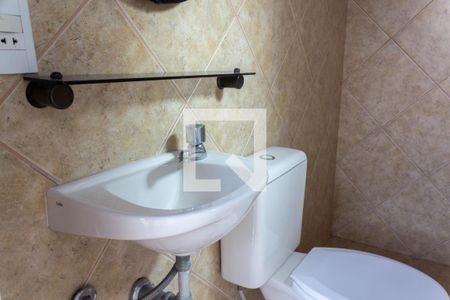 Casa à venda com 355m², 5 quartos e 6 vagasBanheiro de Serviço