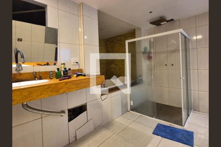 Casa de condomínio à venda com 570m², 5 quartos e 3 vagasBanheiro da Suíte 2