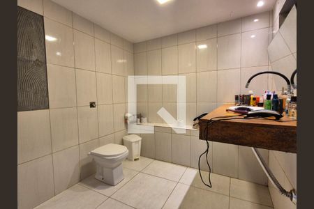 Casa de condomínio à venda com 570m², 5 quartos e 3 vagasBanheiro da Suíte 2