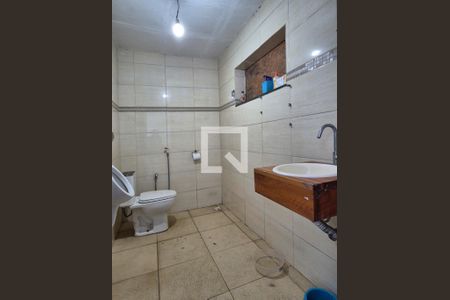 Casa de condomínio à venda com 570m², 5 quartos e 3 vagasBanheiro externo
