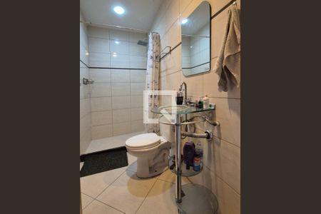 Casa de condomínio à venda com 570m², 5 quartos e 3 vagasBanheiro de serviço