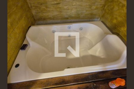 Casa de condomínio à venda com 570m², 5 quartos e 3 vagasBanheiro da Suíte 2