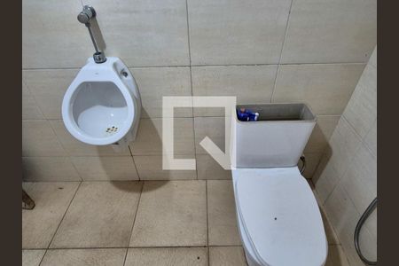 Casa de condomínio à venda com 570m², 5 quartos e 3 vagasBanheiro externo