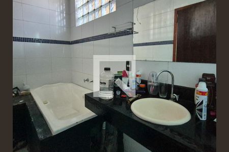 Casa de condomínio à venda com 570m², 5 quartos e 3 vagasBanheiro da Suíte 1