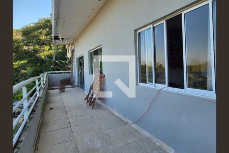 Casa de condomínio à venda com 570m², 5 quartos e 3 vagasVaranda