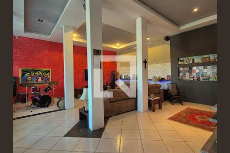 Sala de casa de condomínio à venda com 5 quartos, 570m² em Vargem Pequena, Rio de Janeiro