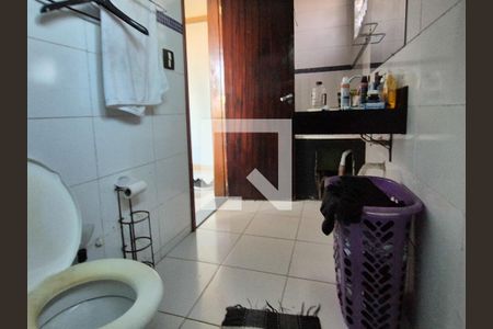 Casa de condomínio à venda com 570m², 5 quartos e 3 vagasBanheiro da Suíte 1