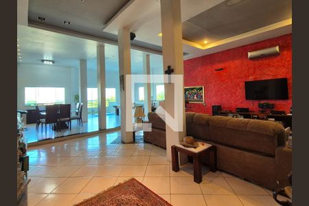 Sala de casa de condomínio à venda com 5 quartos, 570m² em Vargem Pequena, Rio de Janeiro