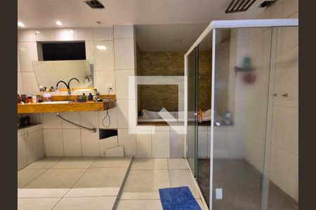 Casa de condomínio à venda com 570m², 5 quartos e 3 vagasBanheiro da Suíte 2