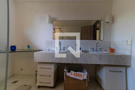 Casa de condomínio à venda com 450m², 4 quartos e 3 vagasBanheiro