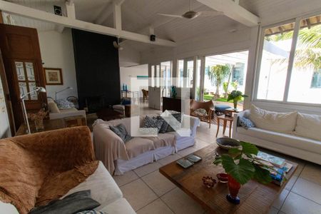 Casa de condomínio à venda com 450m², 4 quartos e 3 vagasSala