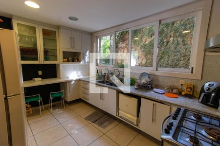 Casa de condomínio à venda com 450m², 4 quartos e 3 vagasCozinha