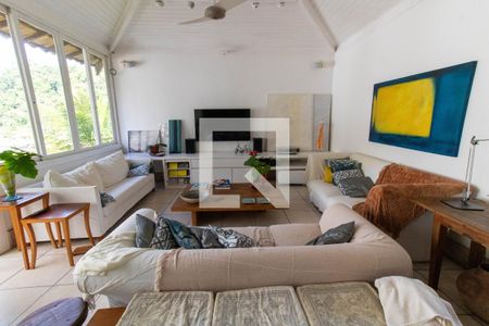 Casa de condomínio à venda com 450m², 4 quartos e 3 vagasSala