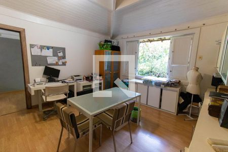 Casa de condomínio à venda com 450m², 4 quartos e 3 vagasEscritório