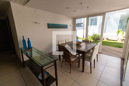 Casa de condomínio à venda com 450m², 4 quartos e 3 vagasSala de Jantar