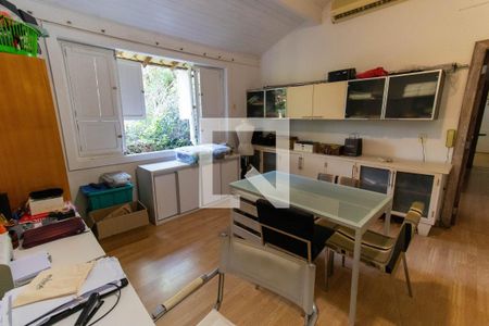 Casa de condomínio à venda com 450m², 4 quartos e 3 vagasEscritório