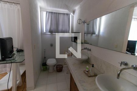 Casa de condomínio à venda com 450m², 4 quartos e 3 vagasSuíte