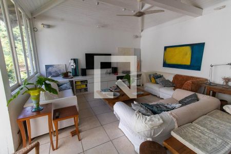 Casa de condomínio à venda com 450m², 4 quartos e 3 vagasSala