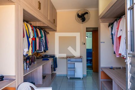 Casa à venda com 237m², 4 quartos e 4 vagasCloset da suíte 2