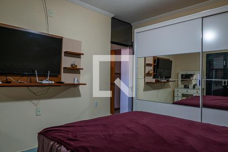 Casa à venda com 237m², 4 quartos e 4 vagasSuíte 2