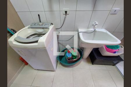 Casa de condomínio à venda com 90m², 3 quartos e 1 vagaÁrea de Serviço