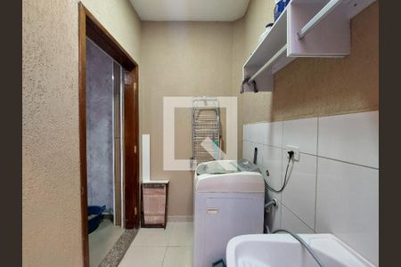 Casa de condomínio à venda com 90m², 3 quartos e 1 vagaÁrea de Serviço
