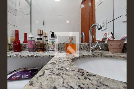 Casa de condomínio à venda com 90m², 3 quartos e 1 vagaBanheiro 2