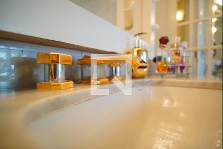 Casa à venda com 350m², 3 quartos e 2 vagasBanheiro da Suíte - Torneira