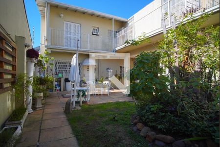 Casa à venda com 350m², 3 quartos e 2 vagasQuintal - Fundos