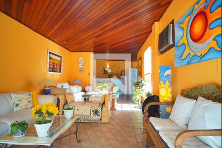 Casa à venda com 350m², 3 quartos e 2 vagasSalão de Festas