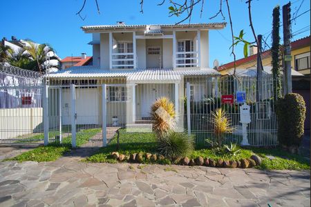 Casa à venda com 350m², 3 quartos e 2 vagasFachada