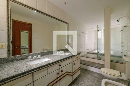 Apartamento à venda com 360m², 4 quartos e 2 vagasBanheiro da Suíte 1