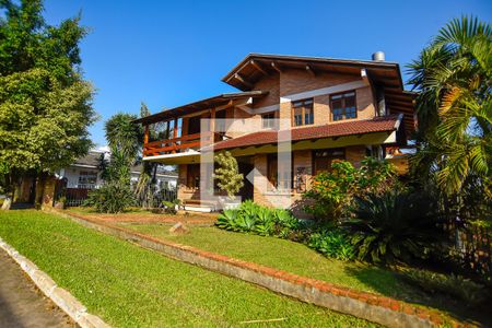 Casa de condomínio para alugar com 700m², 2 quartos e 5 vagas Casa de condomínio para alugar com 700m², 2 quartos e 5 vagasFachada