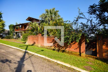 Casa de condomínio para alugar com 700m², 2 quartos e 5 vagas Casa de condomínio para alugar com 700m², 2 quartos e 5 vagasFachada