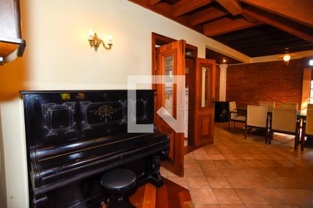 Casa de condomínio para alugar com 700m², 2 quartos e 5 vagas Casa de condomínio para alugar com 700m², 2 quartos e 5 vagasSala