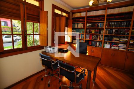 Casa de condomínio para alugar com 700m², 2 quartos e 5 vagas Casa de condomínio para alugar com 700m², 2 quartos e 5 vagasEscritório