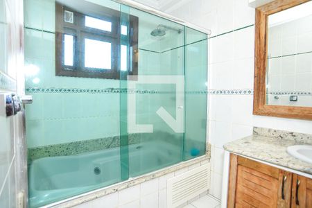 Casa de condomínio para alugar com 700m², 2 quartos e 5 vagas Casa de condomínio para alugar com 700m², 2 quartos e 5 vagasBanheiro da Suíte 3