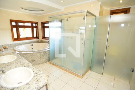 Casa de condomínio para alugar com 700m², 2 quartos e 5 vagas Casa de condomínio para alugar com 700m², 2 quartos e 5 vagasBanheiro da Suíte 4