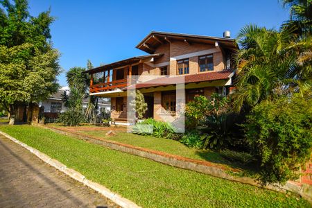 Casa de condomínio para alugar com 700m², 2 quartos e 5 vagas Casa de condomínio para alugar com 700m², 2 quartos e 5 vagasFachada