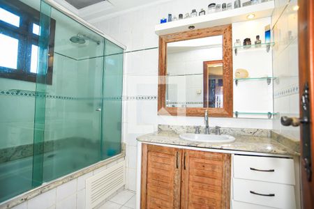 Casa de condomínio para alugar com 700m², 2 quartos e 5 vagas Casa de condomínio para alugar com 700m², 2 quartos e 5 vagasBanheiro da Suíte 3