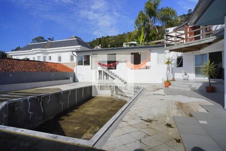 Casa para alugar com 600m², 3 quartos e 5 vagasPátio fundo