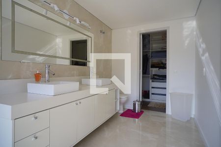 Casa para alugar com 600m², 3 quartos e 5 vagasBanheiro suite 3