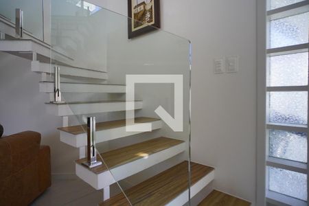 Casa para alugar com 600m², 3 quartos e 5 vagasEscada