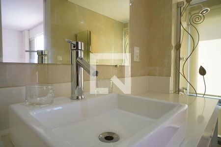 Casa para alugar com 600m², 3 quartos e 5 vagasBanheiro suite 2