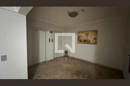 Apartamento à venda com 101m², 4 quartos e sem vagaHall de entrada