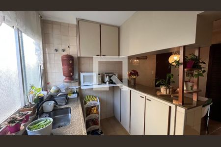 Apartamento à venda com 101m², 4 quartos e sem vagaCozinha
